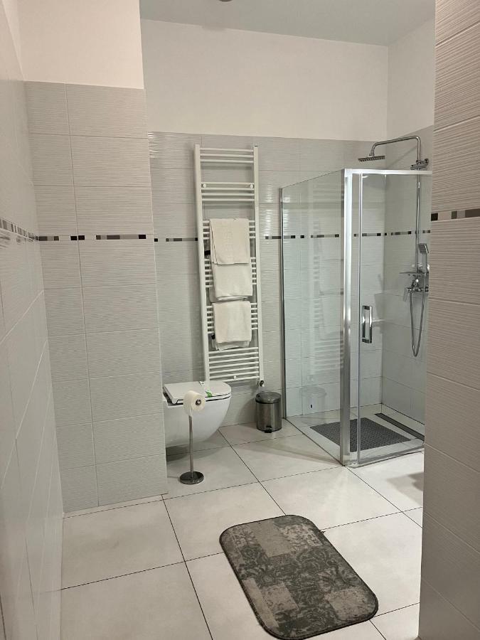 Albert Hotel Ploieşti Eksteriør bilde