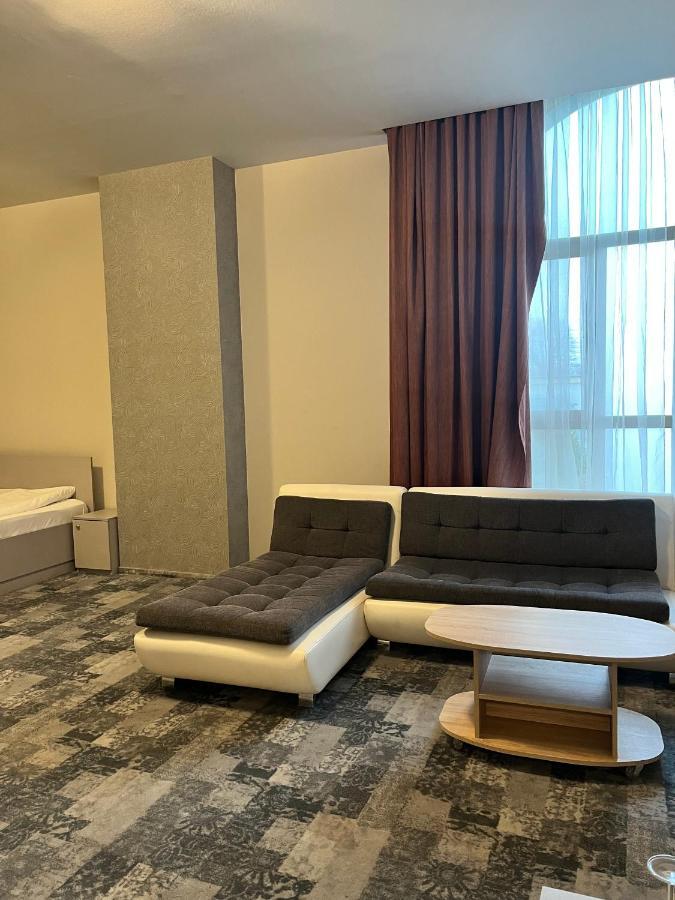 Albert Hotel Ploieşti Eksteriør bilde