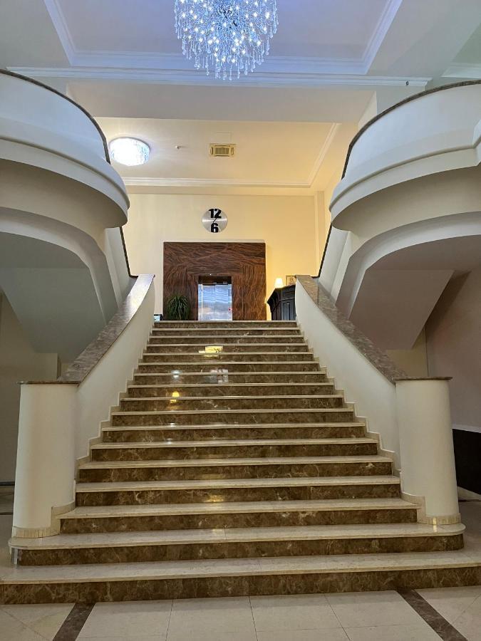 Albert Hotel Ploieşti Eksteriør bilde