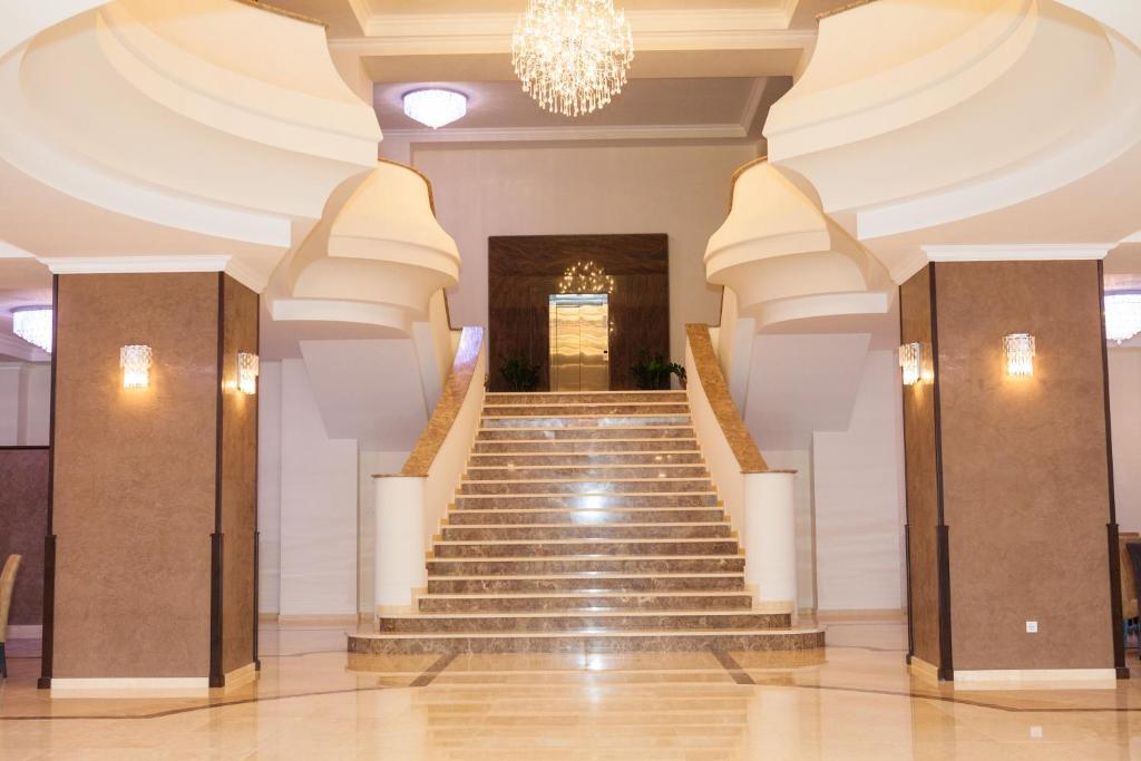 Albert Hotel Ploieşti Eksteriør bilde